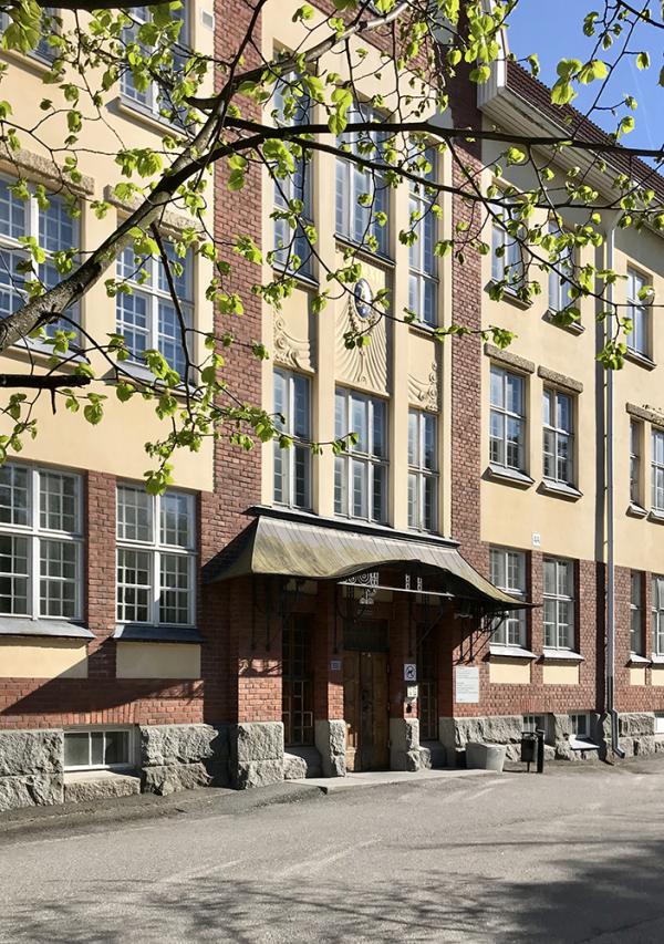 Kupittaan sairaala-alueen rakennuksen 4 julkisivu.